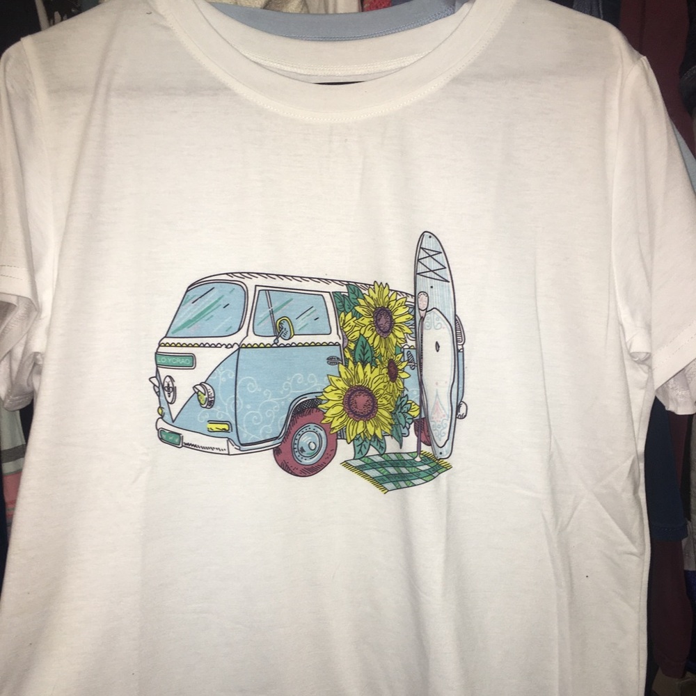 GRAPHIC TEE